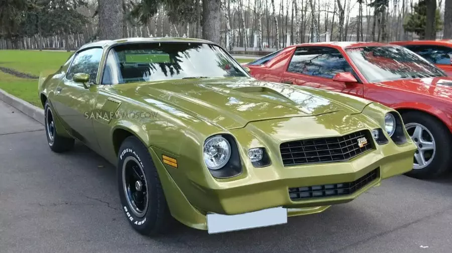 Chevrolet Camaro (зеленый)