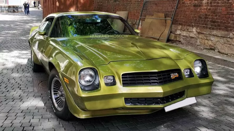Chevrolet Camaro (зеленый)