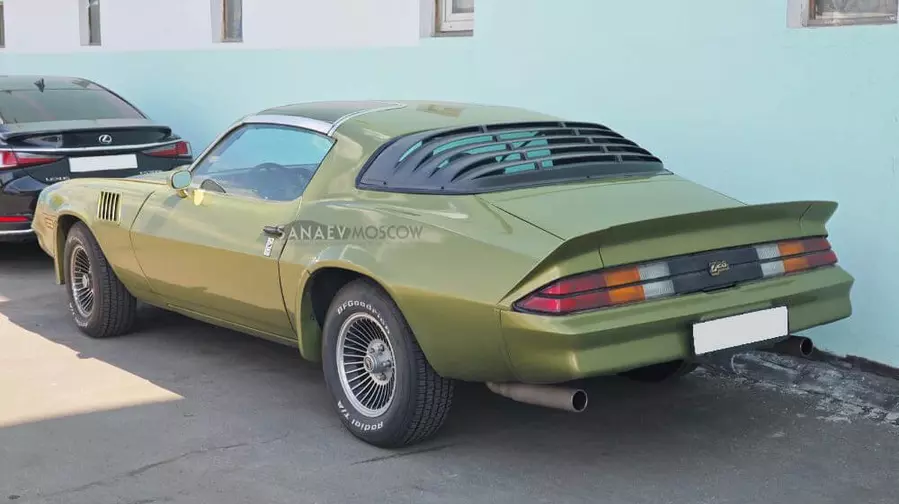 Chevrolet Camaro (зеленый)