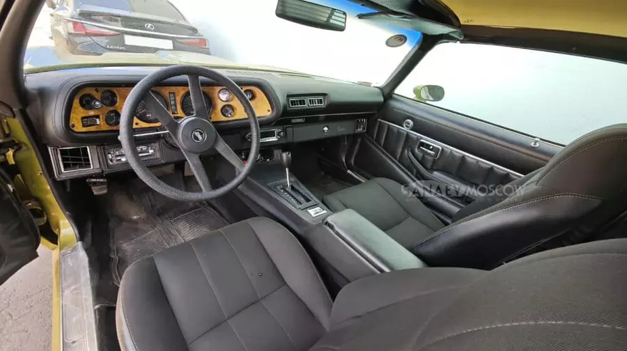 Chevrolet Camaro (зеленый)