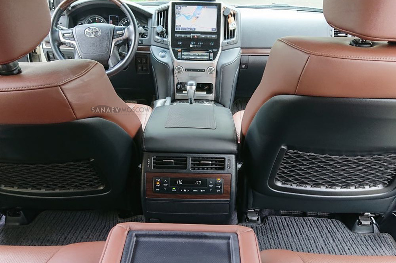 Toyota Land Cruiser 200 (белый)