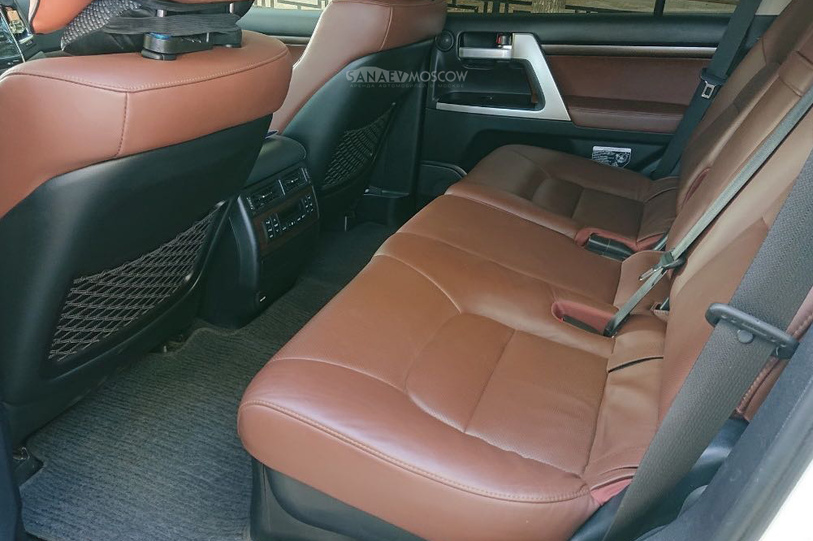 Toyota Land Cruiser 200 (белый)
