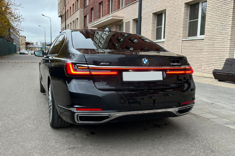 BMW 7 (черный)