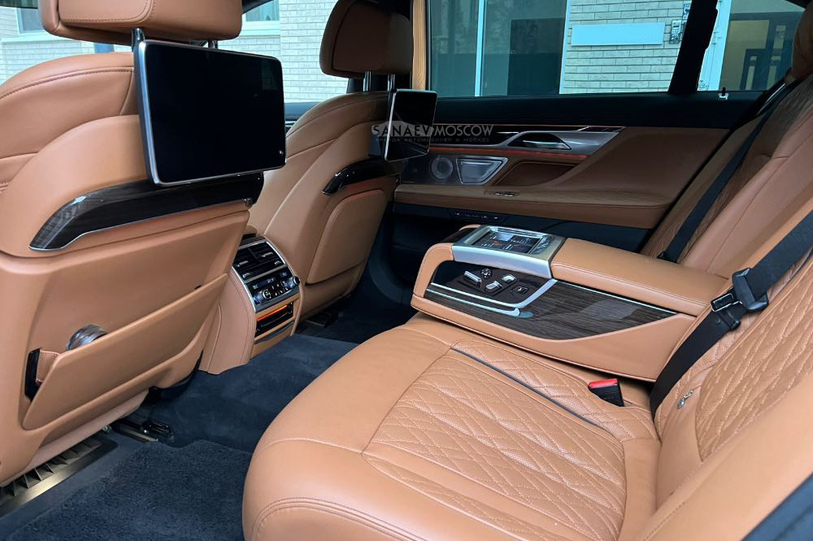 BMW 7 (черный)