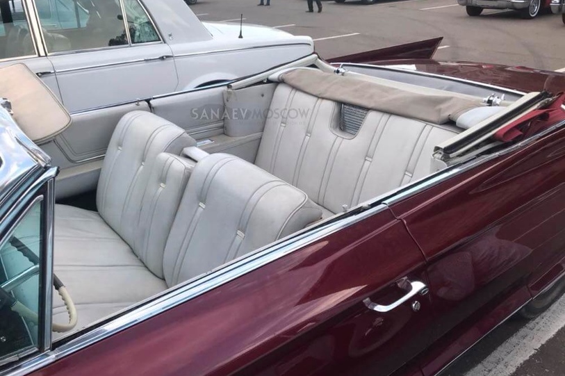 Cadillac De-Ville (черри)