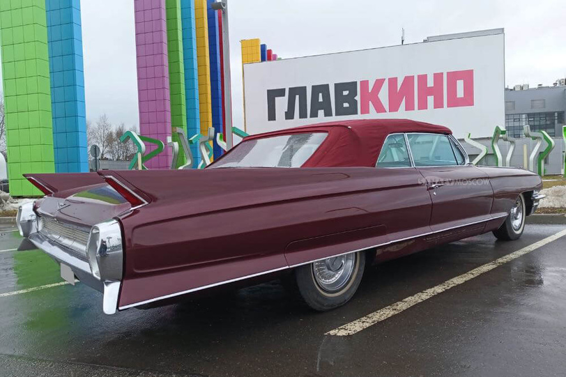 Cadillac De-Ville (черри)