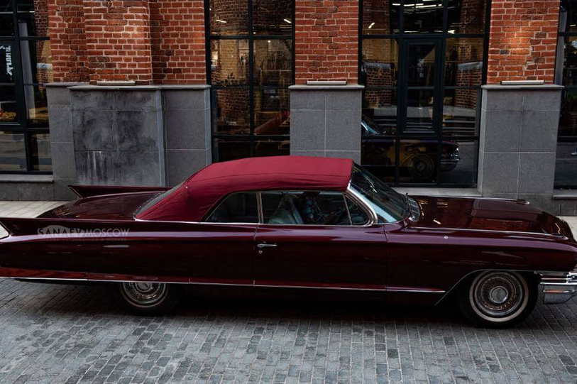 Cadillac De-Ville (черри)
